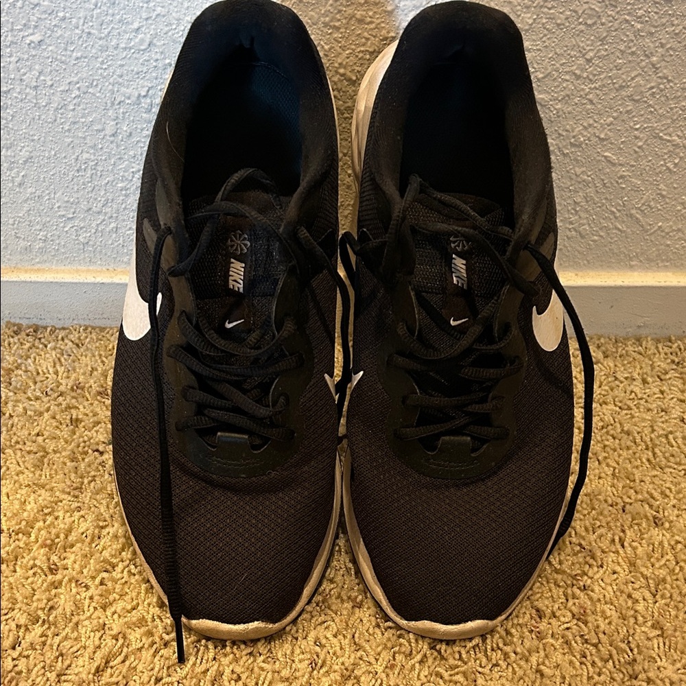 Nike Men’s Black Athletic Shoes with White Swoosh